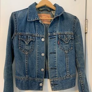 Levi’s Jean Jacket. Size small.
